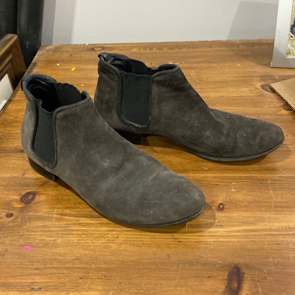 Ladies suede Homers. Grey. Size 39.